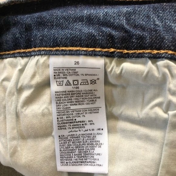 Old Navy Woman’s Mid-Rise Dark-Wash Boyfriend Jeans Plus Size 26 - Picture 8 of 14